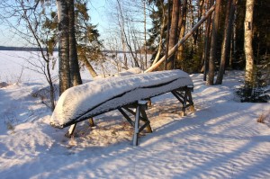 Veneet levossa, odottavat kevättä ja pyyntikauden alkua Kuivasjärvellä. OSK Lumimuutos, 2015