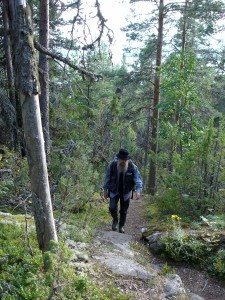Eero Murtomäki metsäretkellä.